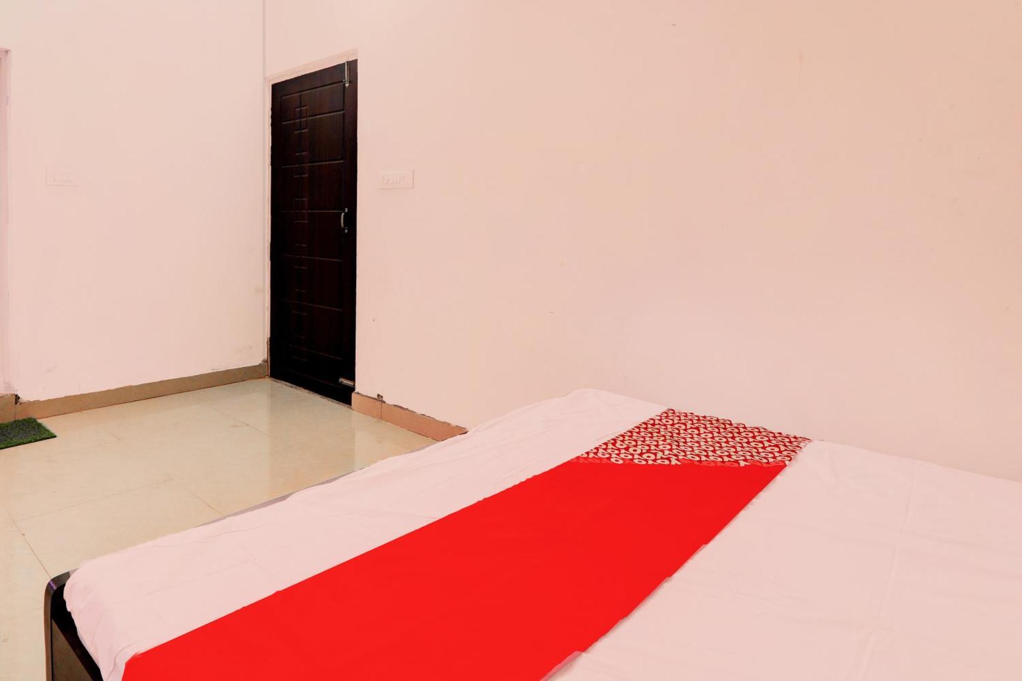 Oyo Flagship Shine Hotel Chinhat Exterior photo